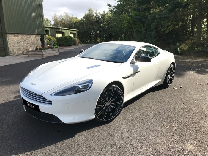 2014 Aston Martin DB9 Carbon Edition 2+2 Coupe