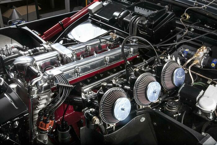 DB2/4 MKIII -Triple S.U Carburettors & Air Conditioning.  